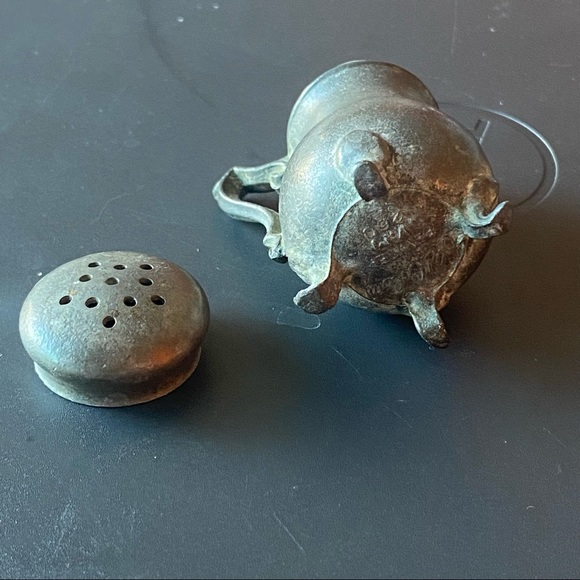 Vintage Old Colony miniature potbelly salshaker - Picture 6 of 6